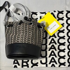 BNWT MARC JACOBS BUCKET CROSSBODY/SHOULDER BAG